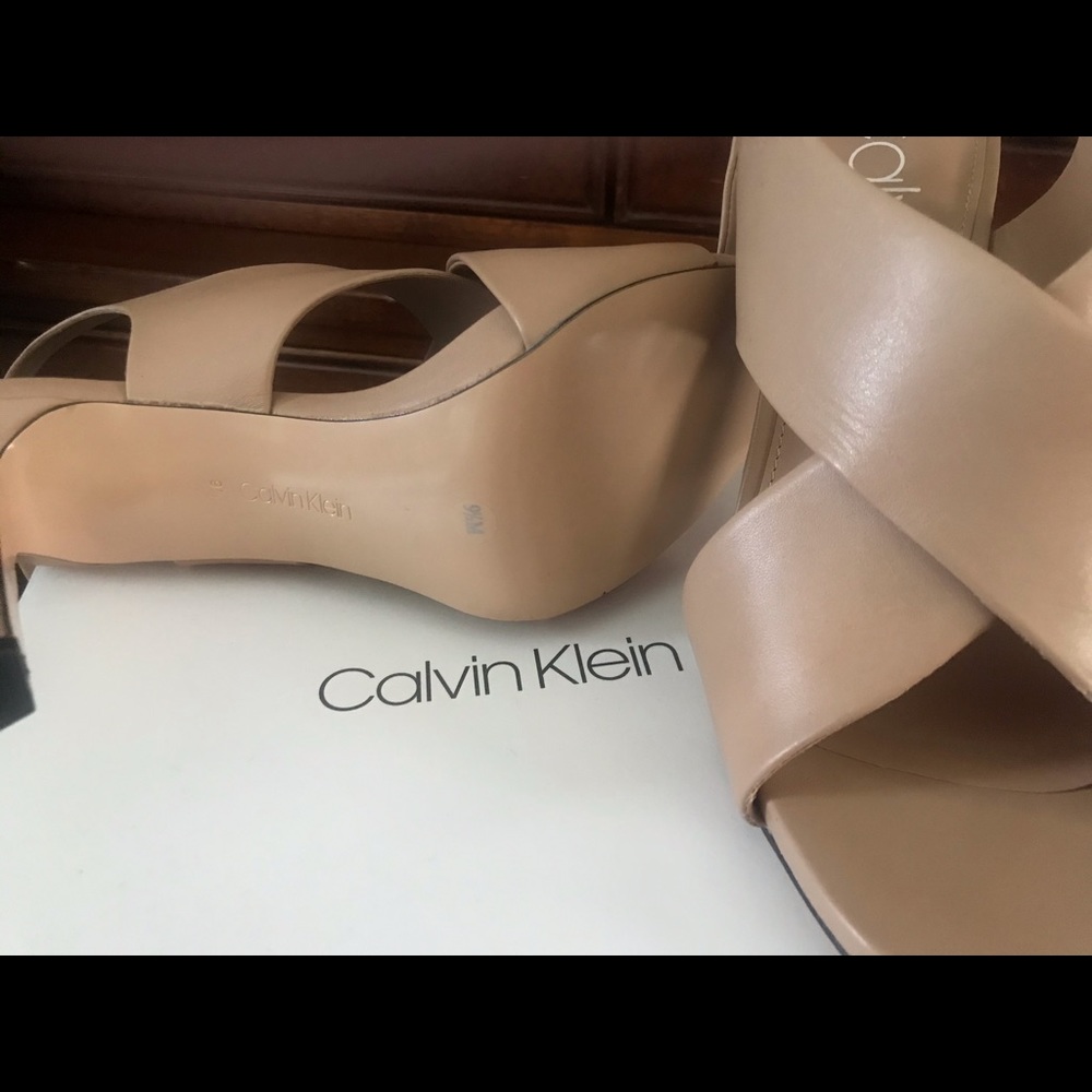 Calvin Klein - Picture 4 of 5